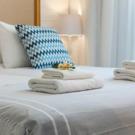 Chris Le Mare Luxury Pernera