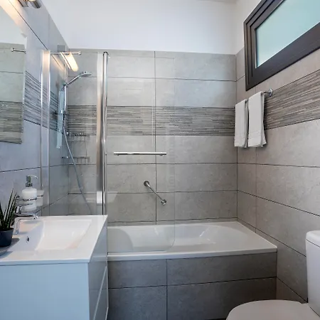Chris Le Mare Luxury *