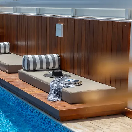 Chris Le Mare Luxury * Pernera
